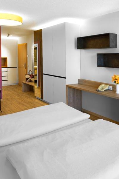 Himmelreich Bad/WC getrennt Familienzimmer in Salzburg nähe Zentrum mit Garten, Pool, Parkplatz
