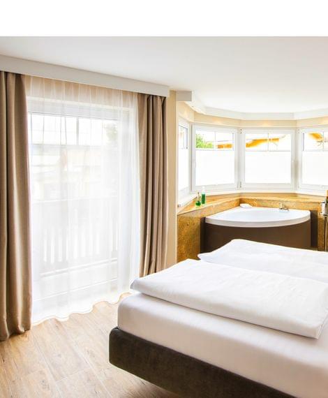 Neue Suite mit exklusiver Badwanne für 2 in Salzburg im Hotel Himmelreich