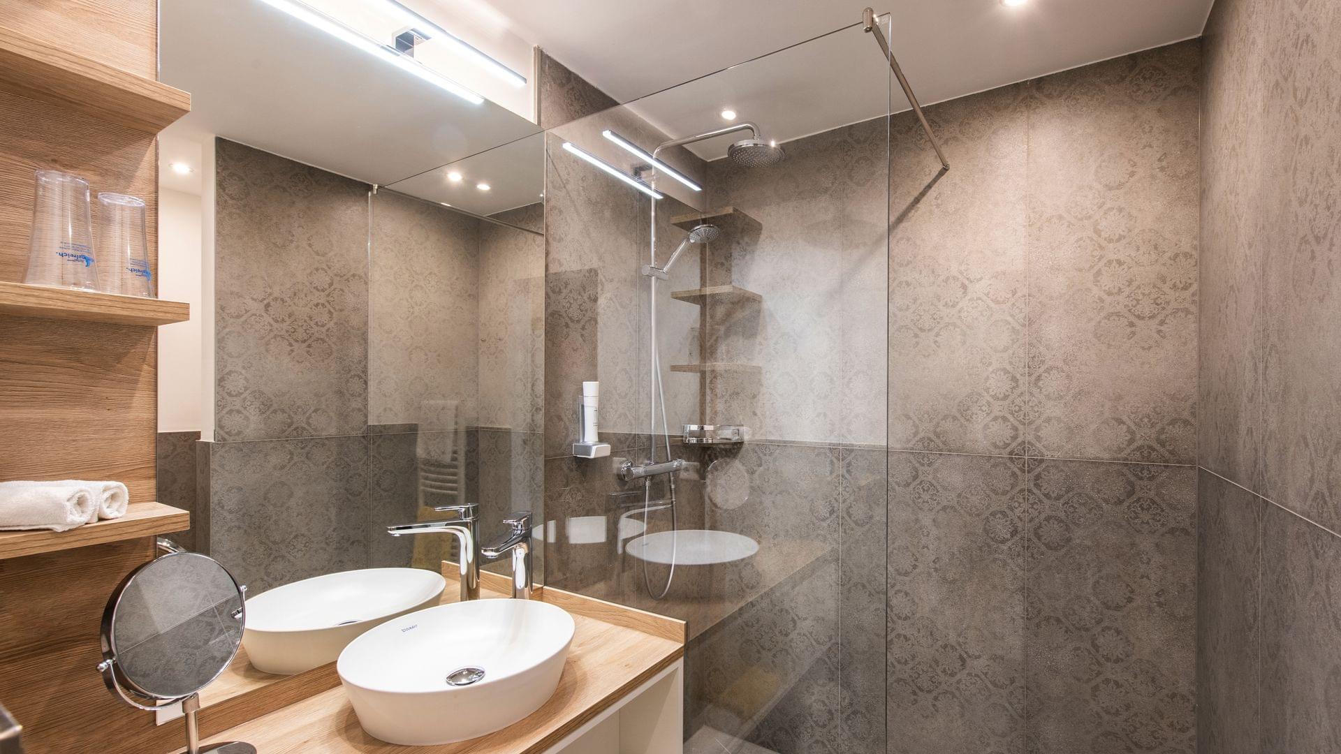 bodenebene Regendusche großes DZ in Salzburg nähe Zentrum
