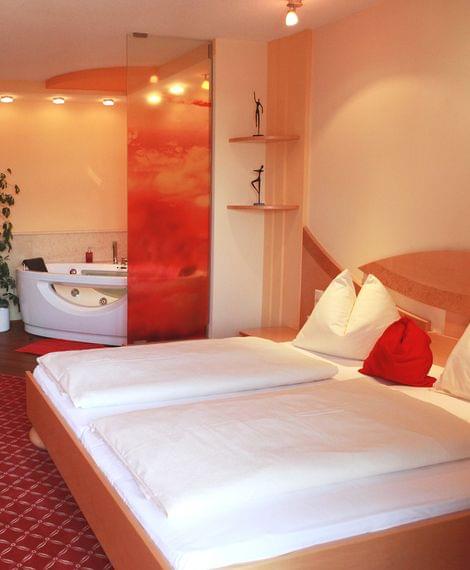Kuschelzimmer mit Wasserbett und Whirlwanne für 2 in Salzburg