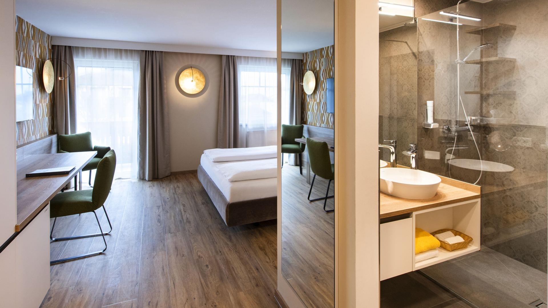 neus Doppelzimmer mit großem Balkon in den Garten mit Aussicht