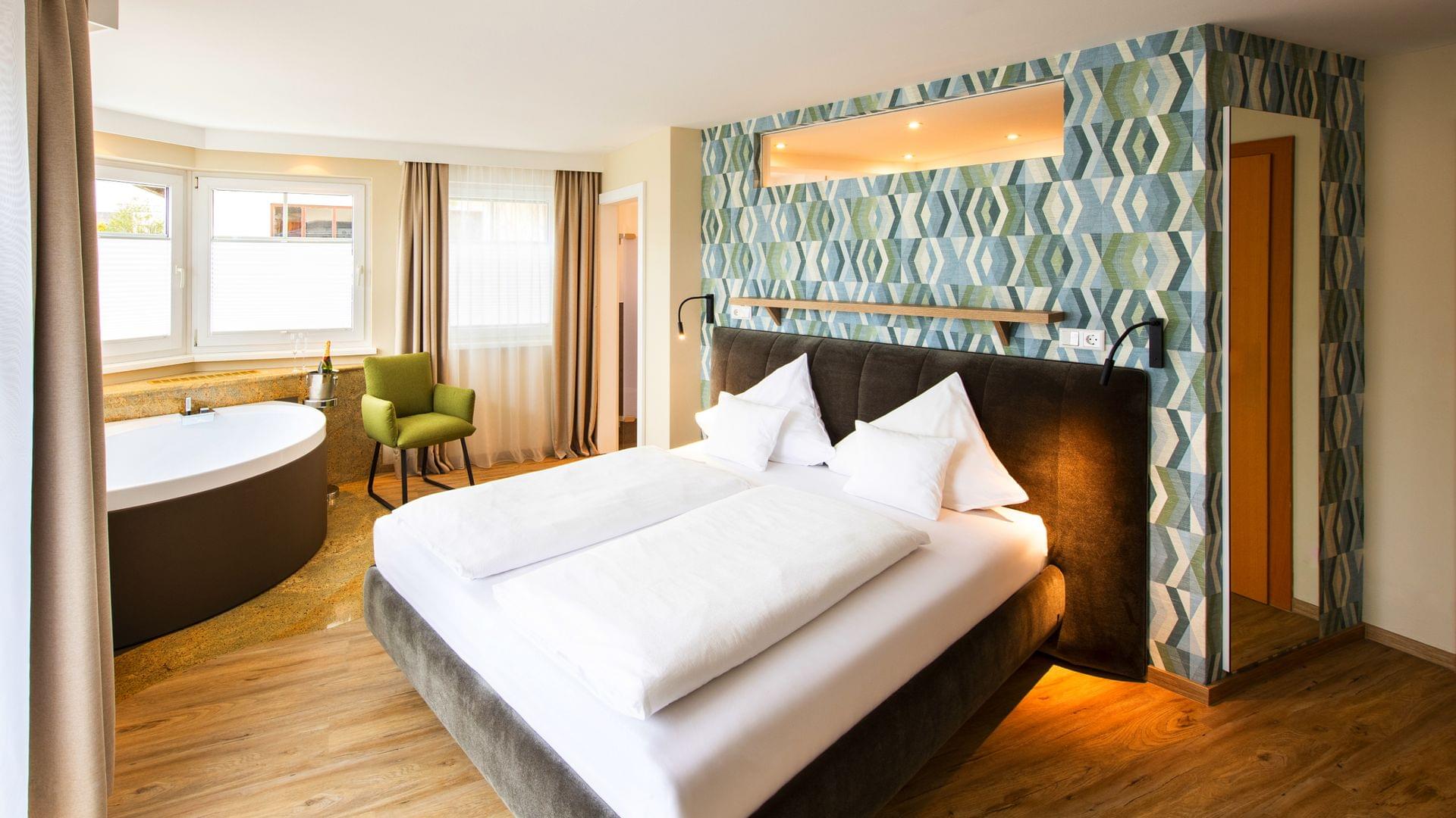 Kuschelsuite Neptun im Hotel Himmelreich mit extragroßer Badewanne für 2