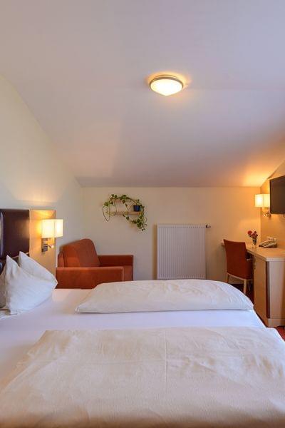 Wolkenlos with balcony günstiges Doppelzimmer nähe Flughafen Salzburg Hotel Himmelreich