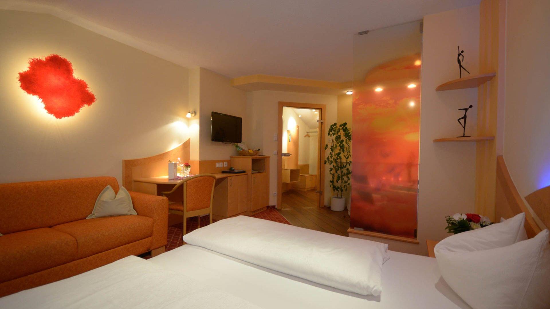 Kuschelsuite mit Whirlwanne für 2 und Wasserbett in Salzburg